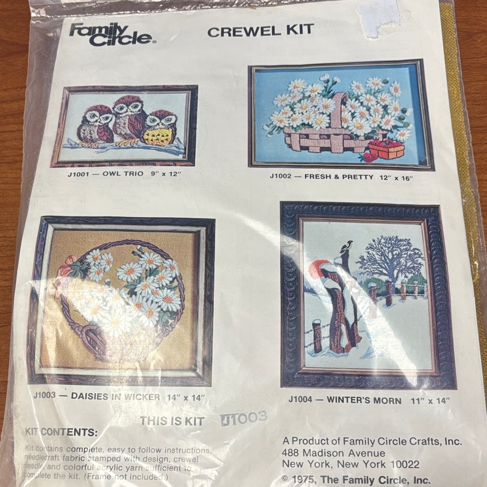 Vintage FAMILY CIRCLE Crewel Kit J1003 DAISIES IN WICKER 1975 USA Sealed Package